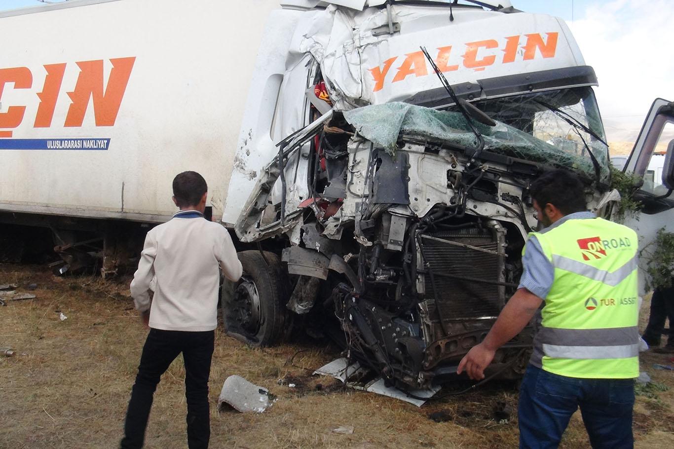 Tatvan’da trafik kazası: 1 ölü 6 yaralı